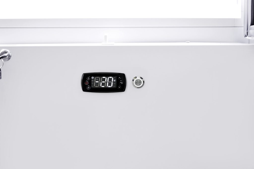 Termostato digitale e serratura porta di serie